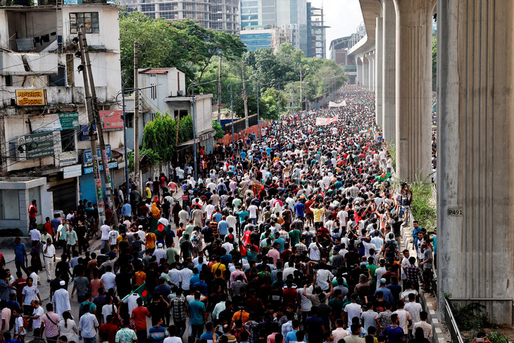 Biểu tình tại Bangladesh cuối tuần trước - Ảnh: REUTERS