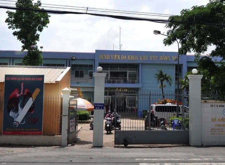 Đến chiều tối 8-8 đã có 8 người xuất viện trong vụ 20 công nhân nhập viên nghi bị ngộ độc sau khi ăn bánh mì - Ảnh: TỐNG DOANH