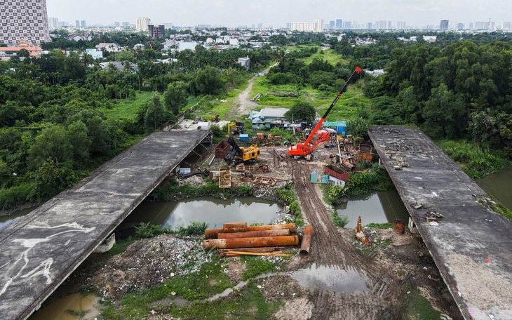 Sẽ báo cáo Thủ tướng về gỡ vướng cho 2，7km đường vành đai 2 TP.HCM - Ảnh 2.