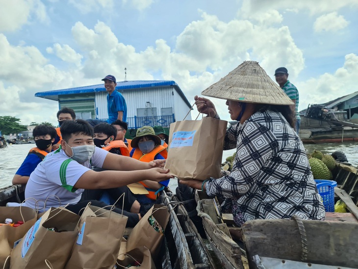 Nơi nào cần thanh niên thì thanh niên sẽ có mặt hỗ trợ, dù cho đứng trước là dịch bệnh COVID-19 - Ảnh: PHƯƠNG TẤN ĐẠT