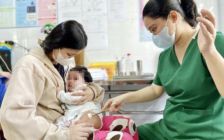 TP.HCM: 60 ca sốt phát ban trong tuần, nghi bệnh sởi- Ảnh 2. Sở Y tế TP.HCM chuẩn bị triển khai chiến dịch tiêm ngừa sởi, con tôi có phải tiêm nữa không?