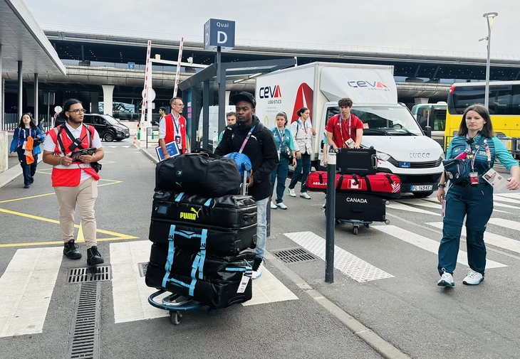 Paris nhộn nhịp đưa đón VĐV tranh tài Olympic vào ngày 7-8 - Ảnh: TR.N.