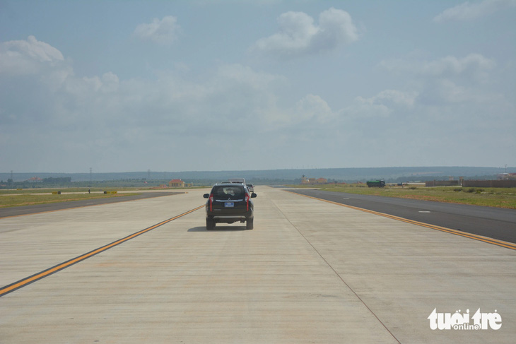 Đường cất, hạ cánh của sân bay Phan Thiết dài hơn 3km - Ảnh: ĐỨC TRONG