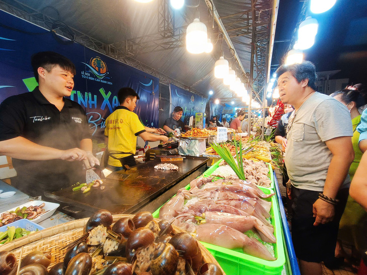 Dạo lễ hội tôm hùm Cam Ranh nhưng không thấy tôm hùm đâu- Ảnh 4.