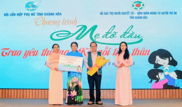 Những mẹ đỡ đầu trao yêu thương cho gần 2.000 trẻ mồ côi - Ảnh 1.