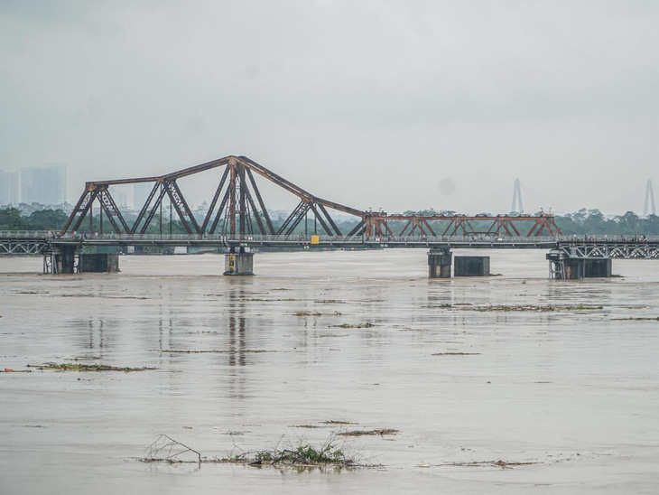 Dừng chạy tàu qua cầu Long Biên - Ảnh 2.