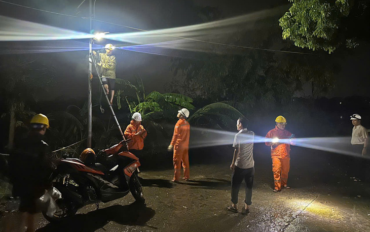 Tạm đình chỉ giám đốc điện lực TP Hạ Long, yêu cầu có mặt để khắc phục lưới điện - Ảnh 3.