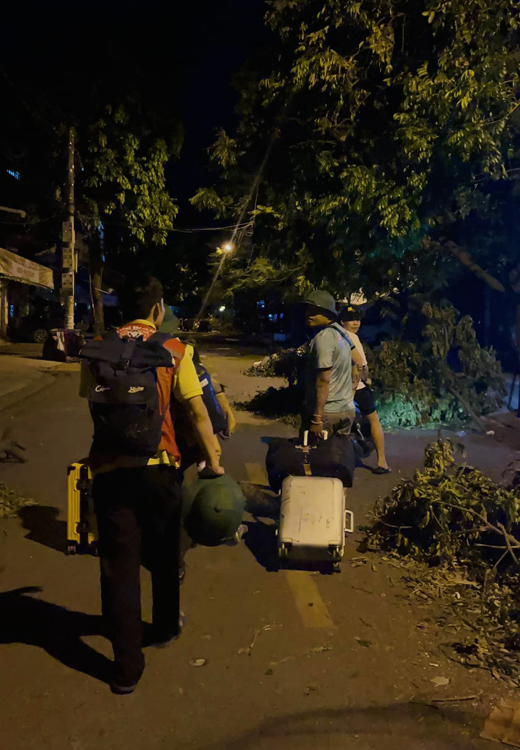 'Cảnh hoang tàn nhưng dân vẫn bảo đến Yên Bái, Thái Nguyên đi, ở đó người ta cần hơn' - Ảnh 3.