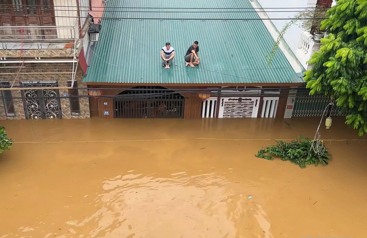 Lũ sông Hồng vượt mốc lịch sử 1968 gần 1m, hôm nay tiếp tục lên - Ảnh 1.