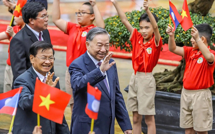 Phu nhân Ngô Phương Ly và phu nhân Naly Sisoulith thăm làng trẻ em Birla Hà Nội - Ảnh 1.