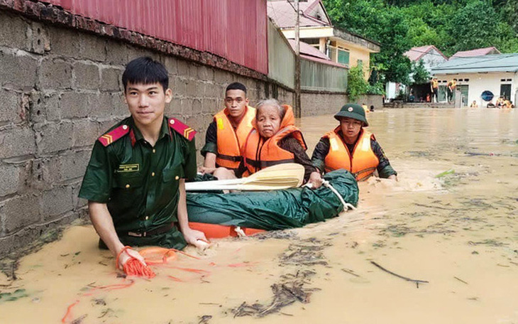 Bảo hiểm tăng chi hàng ngàn tỉ đồng, tới tập nhận thông báo bị thiệt hại về người và tài sản - Ảnh 2.