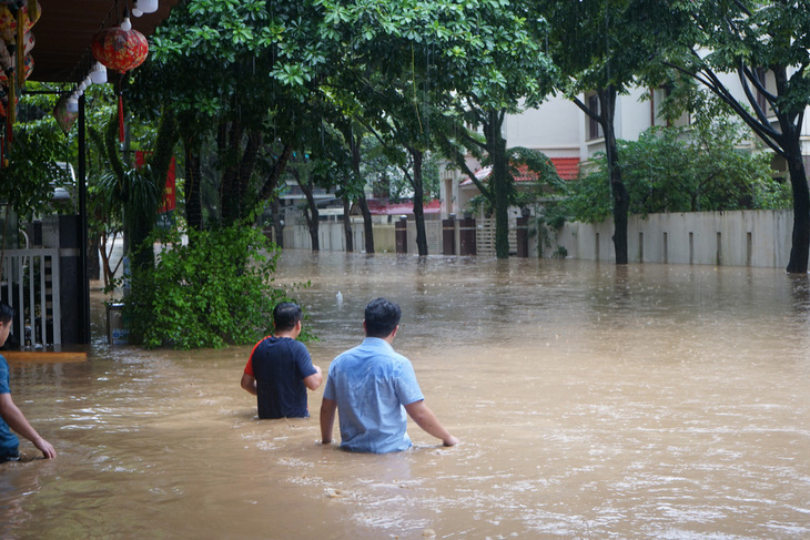 Thiên tai không còn trừ một ai - Ảnh 1.