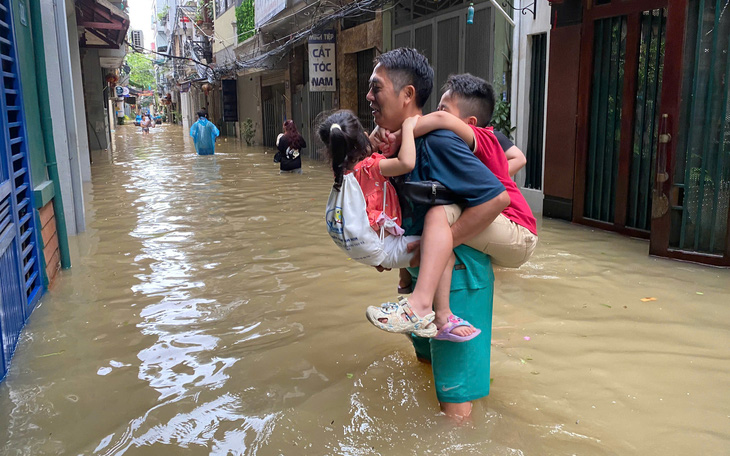 Trắng đêm tháo chạy lên đồi cao, bà con ở hồ thủy điện Thác Bà đã trở về an toàn - Ảnh 12.