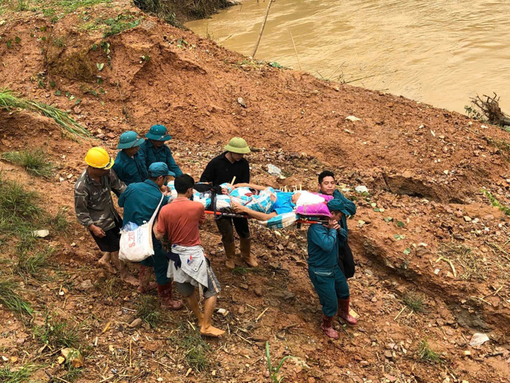 350 người đang tìm kiếm 15 người mất tích do sạt lở đất ở Nậm Lúc, Lào Cai - Ảnh 1.