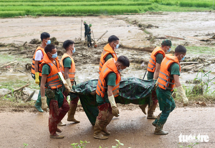 Vụ lũ quét ở Làng Nủ, Lào Cai: tìm thấy thêm 9 thi thể, còn 51 người mất tích - Ảnh 4.