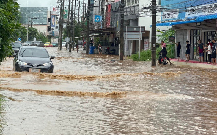 Chùm ảnh: Lũ lụt kinh hoàng ở Lào, Thái Lan và Myanmar - Ảnh 8.