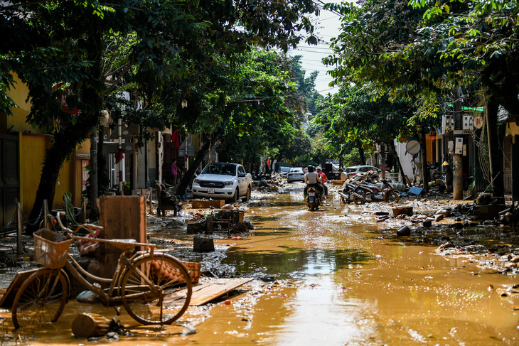 Lũ trên sông Hồng qua Hà Nội đã đạt đỉnh và đang xuống - Ảnh 1.