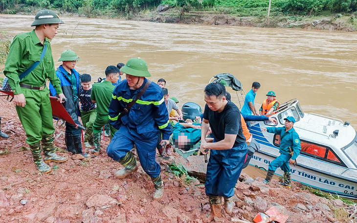 Lào Cai xác nhận có vụ sạt lở đất vùi 8 ngôi nhà, 18 người chết và mất tích - Ảnh 3.