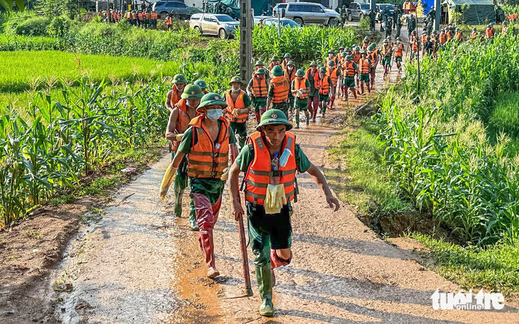 Người thoát nạn trong vụ sạt lở Làng Nủ: Mọi thứ quá nhanh, chỉ trong vài phút, cả làng bị sập hết - Ảnh 1.