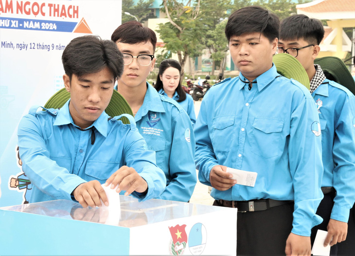 Thành Đoàn TP.HCM tuyển tình nguyện viên khắc phục bão lũ qua Go Volunteer - Ảnh 1.