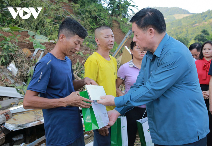 Trưởng Ban Tuyên giáo Trung ương kiểm tra công tác khắc phục hậu quả mưa lũ tại Mộc Châu - Ảnh 2.