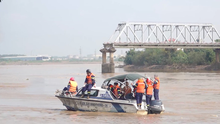 Thủ tướng chỉ đạo xây cầu Phong Châu mới kiên cố, an toàn - Ảnh 1.