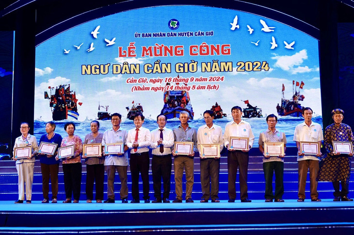 Lễ Mừng công ngư dân Cần Giờ 2024 kêu gọi ủng hộ đồng bào miền Bắc - Ảnh 3.