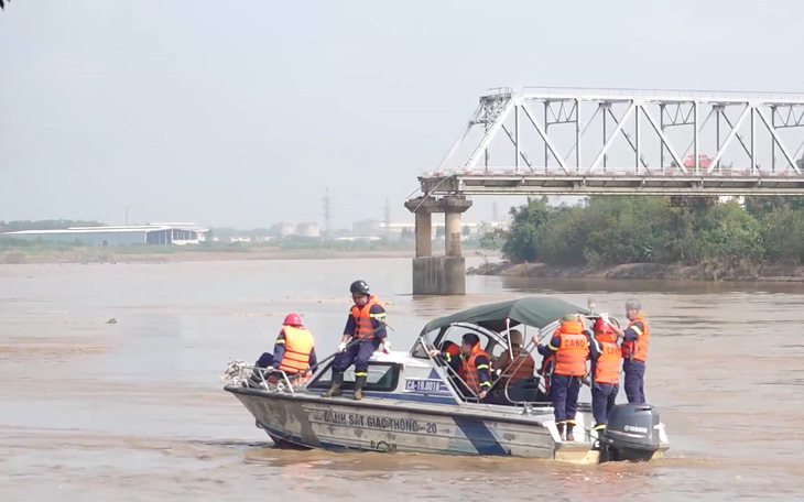 Sử dụng ngân sách trung ương xây cầu Phong Châu mới là phù hợp - Ảnh 2.