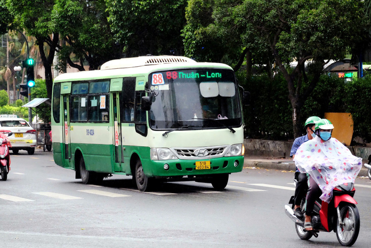 TP.HCM muốn phủ xe buýt điện vào năm 2030: Làm sao để khả thi? - Ảnh 4.