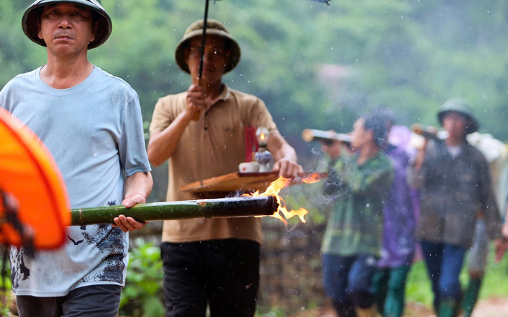 Nhiều học sinh Hà Nội có thể phải nghỉ học khoảng 20 ngày vì lũ lụt - Ảnh 11.