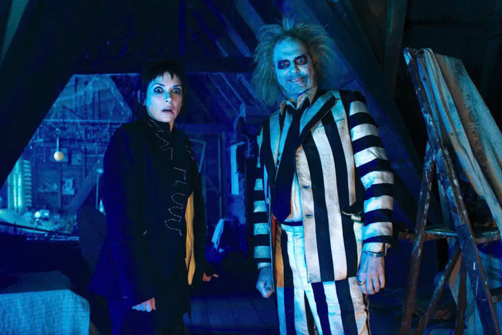 Phim hài kinh dị Beetlejuice Beetlejuice gây sốt phòng vé Bắc Mỹ - Ảnh 2.