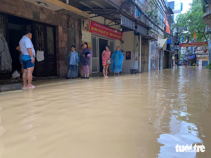 Ưu tiên miễn, giảm học phí cho sinh viên vùng bão lũ - Ảnh 1.