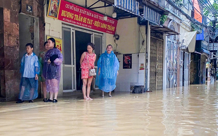 Sau bão số 3, tỉnh miễn 100% học phí, tỉnh 'siết chặt' các khoản thu - Ảnh 2.