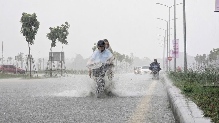 Cập nhật: Ngư dân lo cầu tạm chặn đường khi đưa tàu vào âu tránh áp thấp nhiệt đới - Ảnh 20.