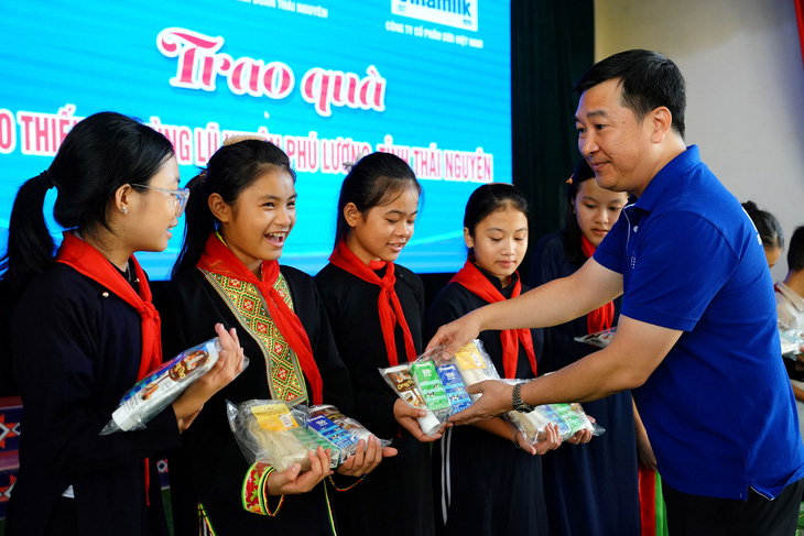 Vinamilk đón trung thu cùng trẻ em khó khăn, vùng bão lũ - Ảnh 5.