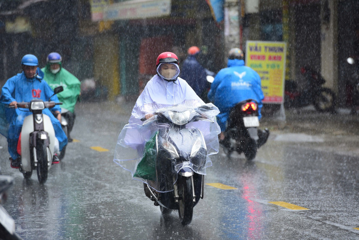 Mưa lớn, Củ Chi, Hóc Môn, quận 12 phải sẵn sàng ứng phó vỡ bờ bao sông Sài Gòn - Ảnh 1.