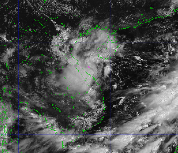 Bão số 4 mạnh lên cấp 8-9, giật cấp 11, đang trên vùng biển ven bờ Quảng Bình - Thừa Thiên Huế - Ảnh 2.
