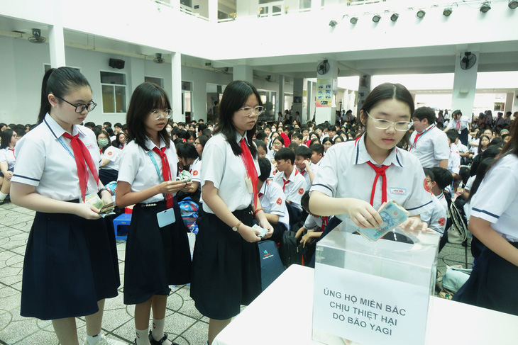 Thầy cô, học sinh TP.HCM 'gửi nắng yêu thương' đến vùng bão lũ - Ảnh 4.