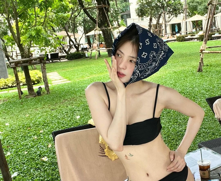 'Bỏng mắt' với loạt ảnh bikini của Han So Hee - Ảnh 1.