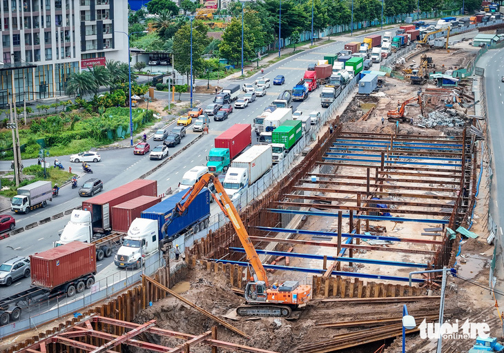 Trên công trường nút giao ngàn tỉ An Phú: Làm cả ngày lẫn đêm, không nghỉ lễ - Ảnh 9.