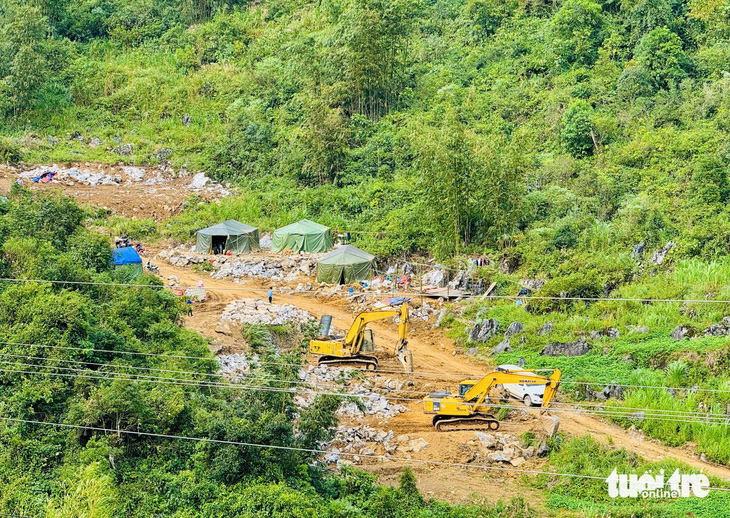 Hai chị em mồ côi sau trận lở núi kinh hoàng - Ảnh 8.