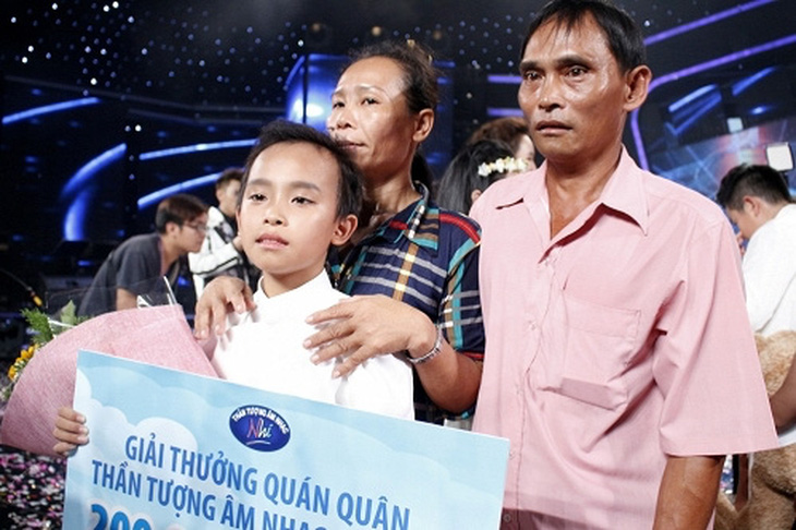 Hồ Văn Cường hát show nào là 'cháy vé', fan tặng hàng trăm triệu - Ảnh 3.