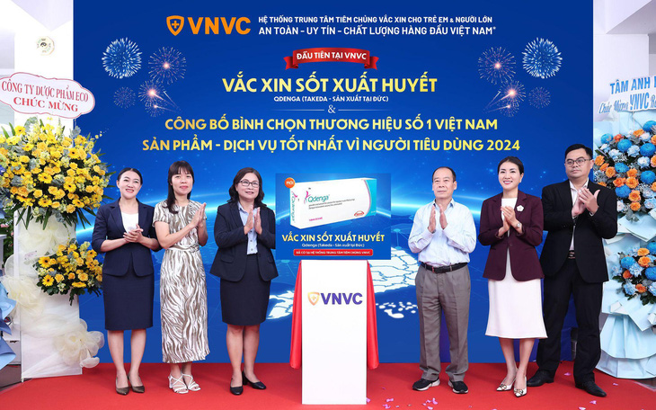 VNVC tiêm vắc xin sốt xuất huyết đầu tiên tại Việt Nam - Ảnh 3.