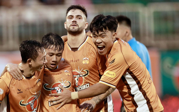 Bảng xếp hạng vòng 2 V-League: Hà Nội rớt khỏi top 3 - Ảnh 2.