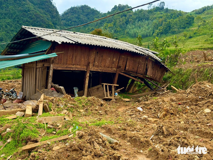 Cha mẹ và vợ chết do lở núi, chàng trai 21 tuổi lâm cảnh ‘gà trống' nuôi 2 con thơ - Ảnh 5.