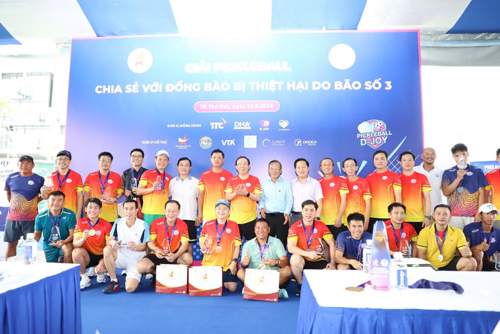 Bí thư Nguyễn Văn Nên thi đấu Pickleball ủng hộ đồng bão bị thiệt hại bão số 3 - Ảnh 4.