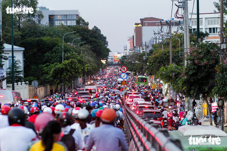 Nghẽn cầu vượt Nguyễn Thái Sơn: Cần mở thêm lối thoát đường Lê Lai - Ảnh 1.