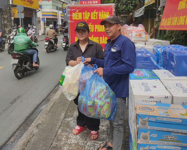 Những trái tim trẻ ra Bắc giúp dựng nhà, nấu bún - Ảnh 4.