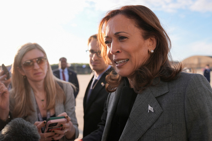 kamala-harris-17270475675391305507333.jpg