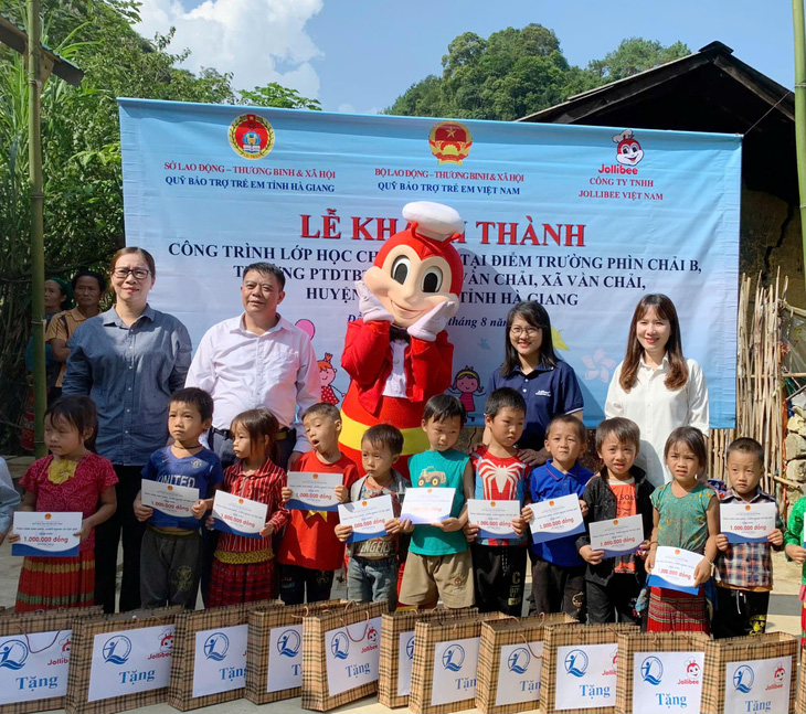 Jollibee Việt Nam tiếp tục lan tỏa "Triệu Yêu Thương, Tiếp Bước Em Đến Trường" - Ảnh 2.